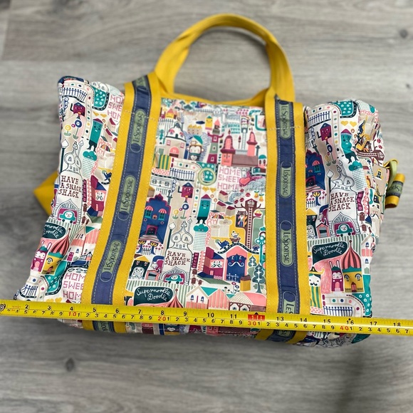 LeSportsac Artist in Residence Spring 2010 collectible Tote / Duffle Bag - Picture 2 of 7